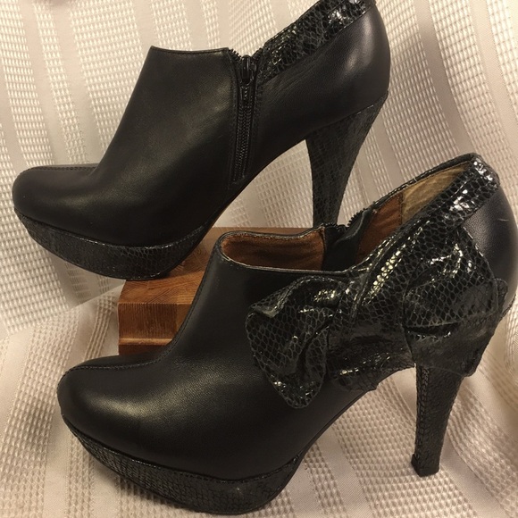 Poetic Licence London leather ankle boots w/bow - Picture 3 of 8